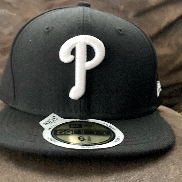 New Era phillies hat black and white 6 3/8. - Picture 1 of 2